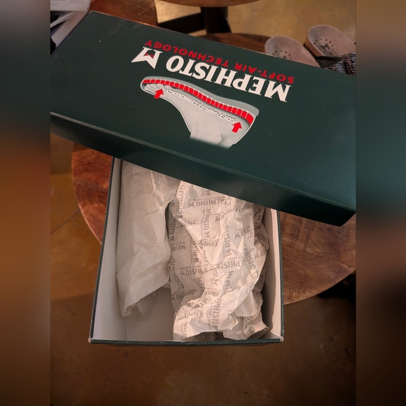 Mephisto Hubilia black and silver patent leather sandals (EU38, US8) LNWOT - Picture 9 of 9